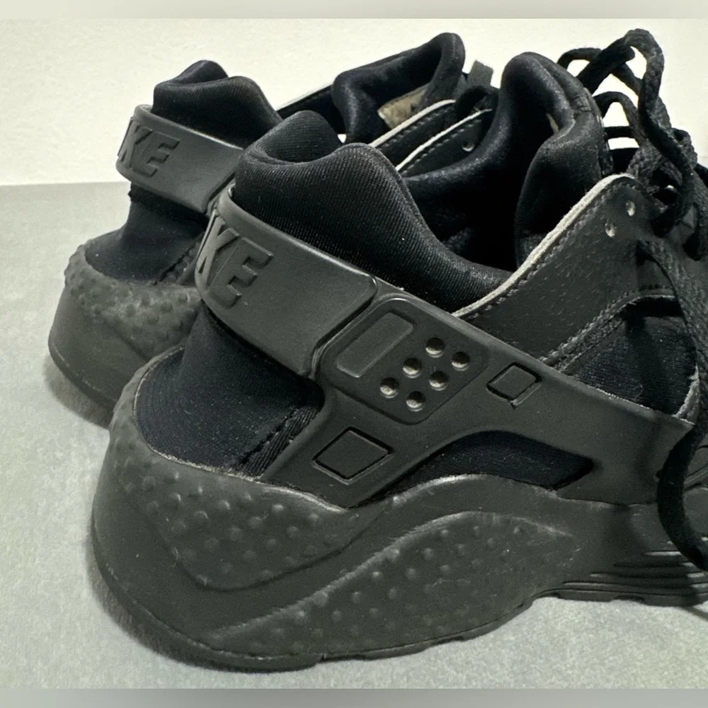 Nike Air Huarache Triple Black Sneakers | Size 5y